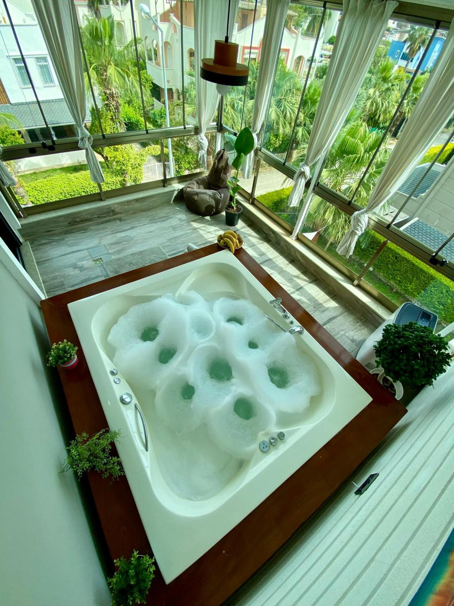 Villa Annabèll1 Havuzlu Jakuzili Triplex Lux villa Belek Dış mekan fotoğraf